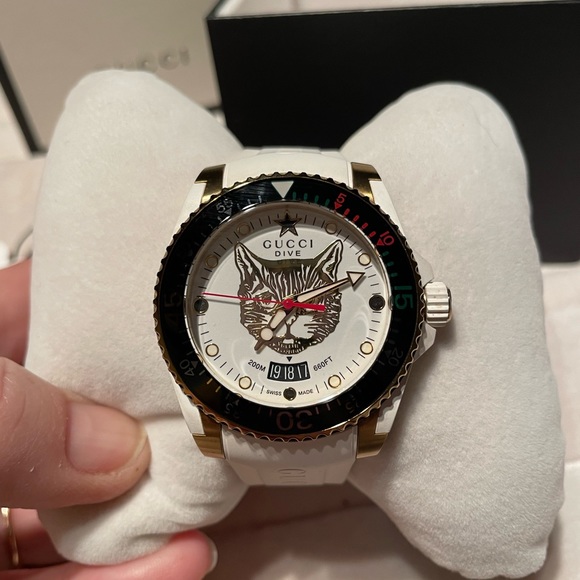 Gucci Dive Watch - Picture 3 of 10